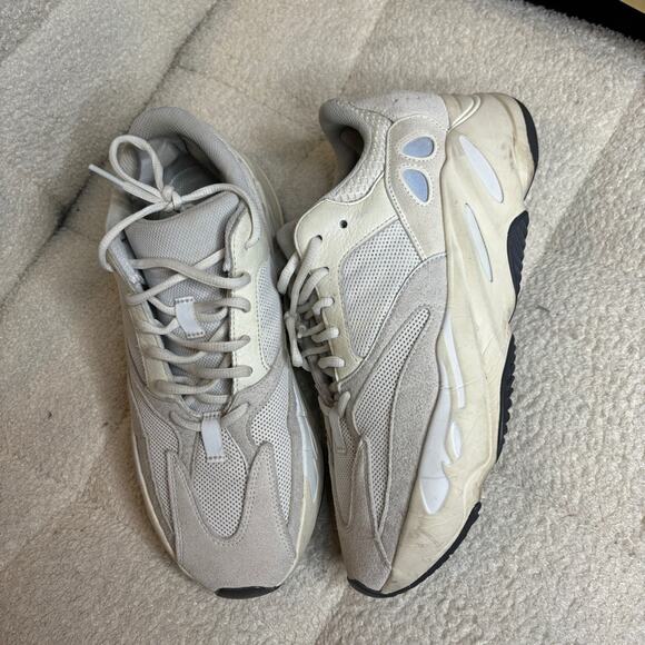 Adidas Yeezy Boost 700 in Salt - Picture 3 of 9